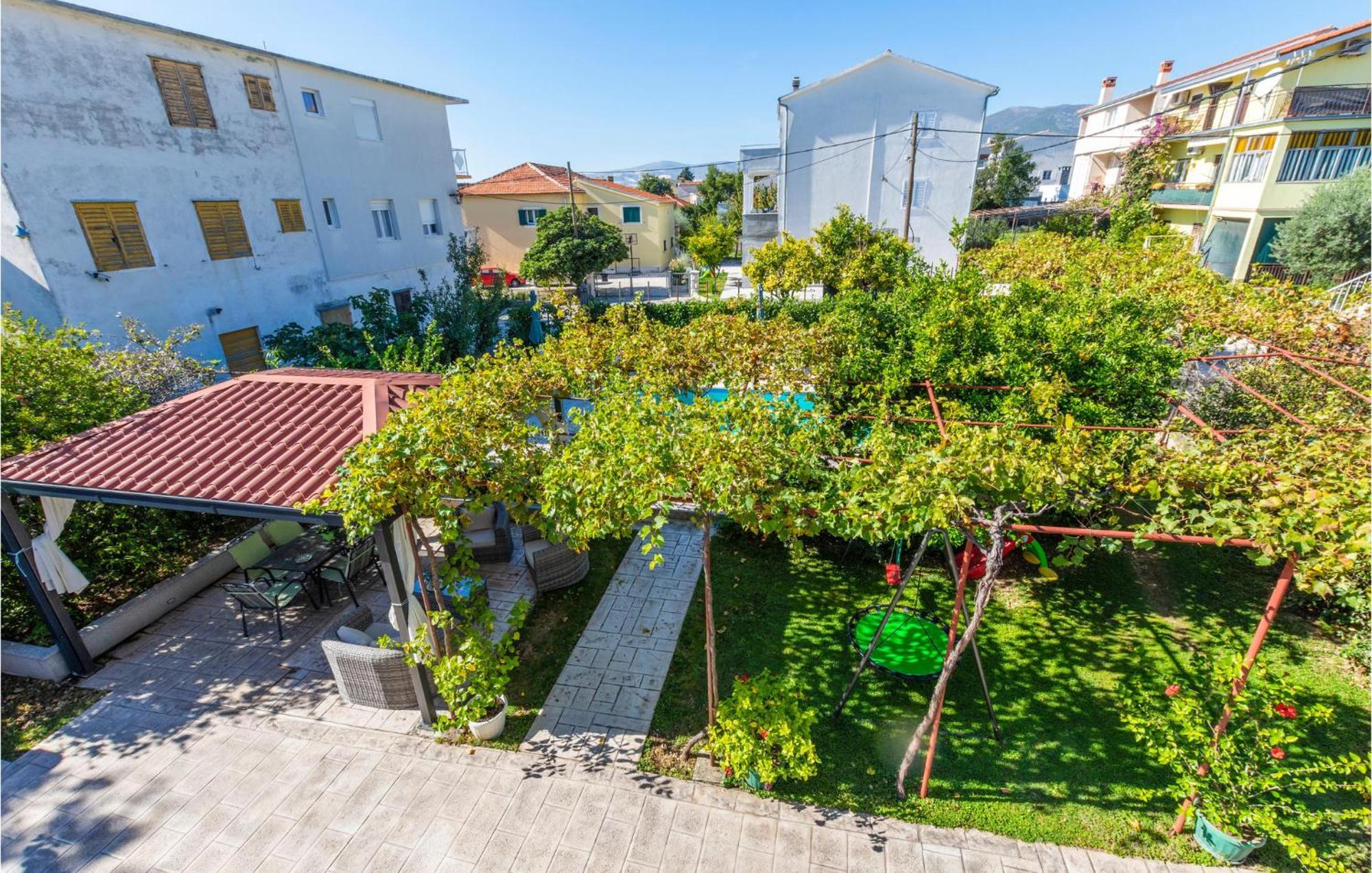 Stunning Apartment In Kastel Stari With Wifi Kaštela Buitenkant foto